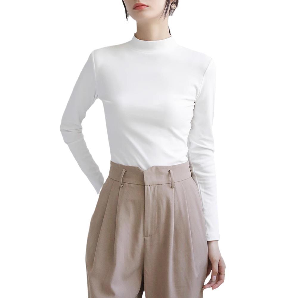 A white base layer with a small stand-up collar, paired with an autumn and winter fleece top and a pure cotton mid-neck long-sleeved T-shirt for a slimming look Item Picture