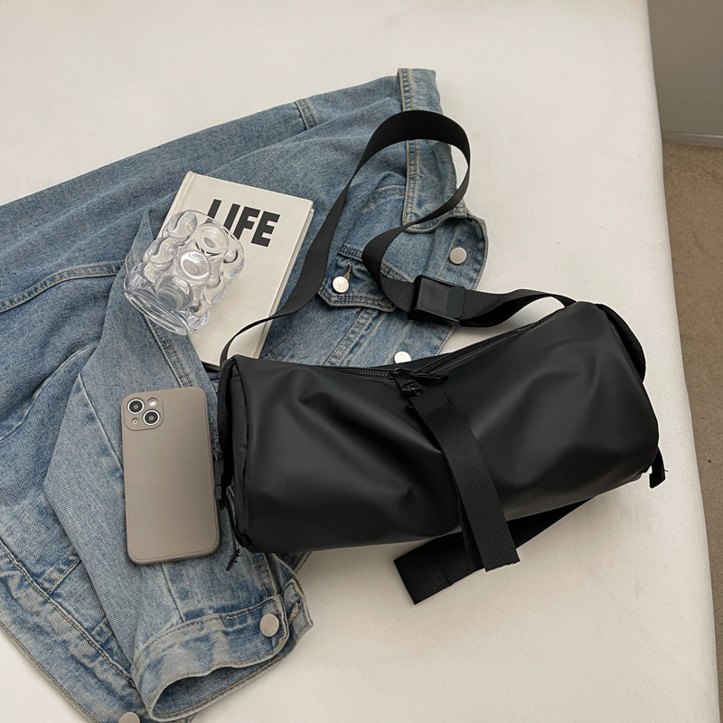 Small Fresh Bag Female Crossbody Bag 2024 New Casual Large Capacity Niche Simple Ins Shoulder Cylinder Bag Item Picture