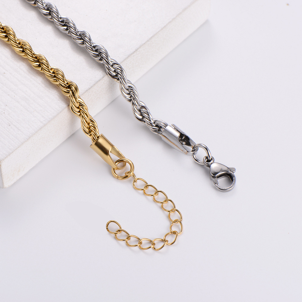 In stock: Hip-hop accessories for both men and women, 5mm wide stainless steel electroplated 18k gold twist chain bracelet, fashionable ladies' decorative jewelry Application Scenario
