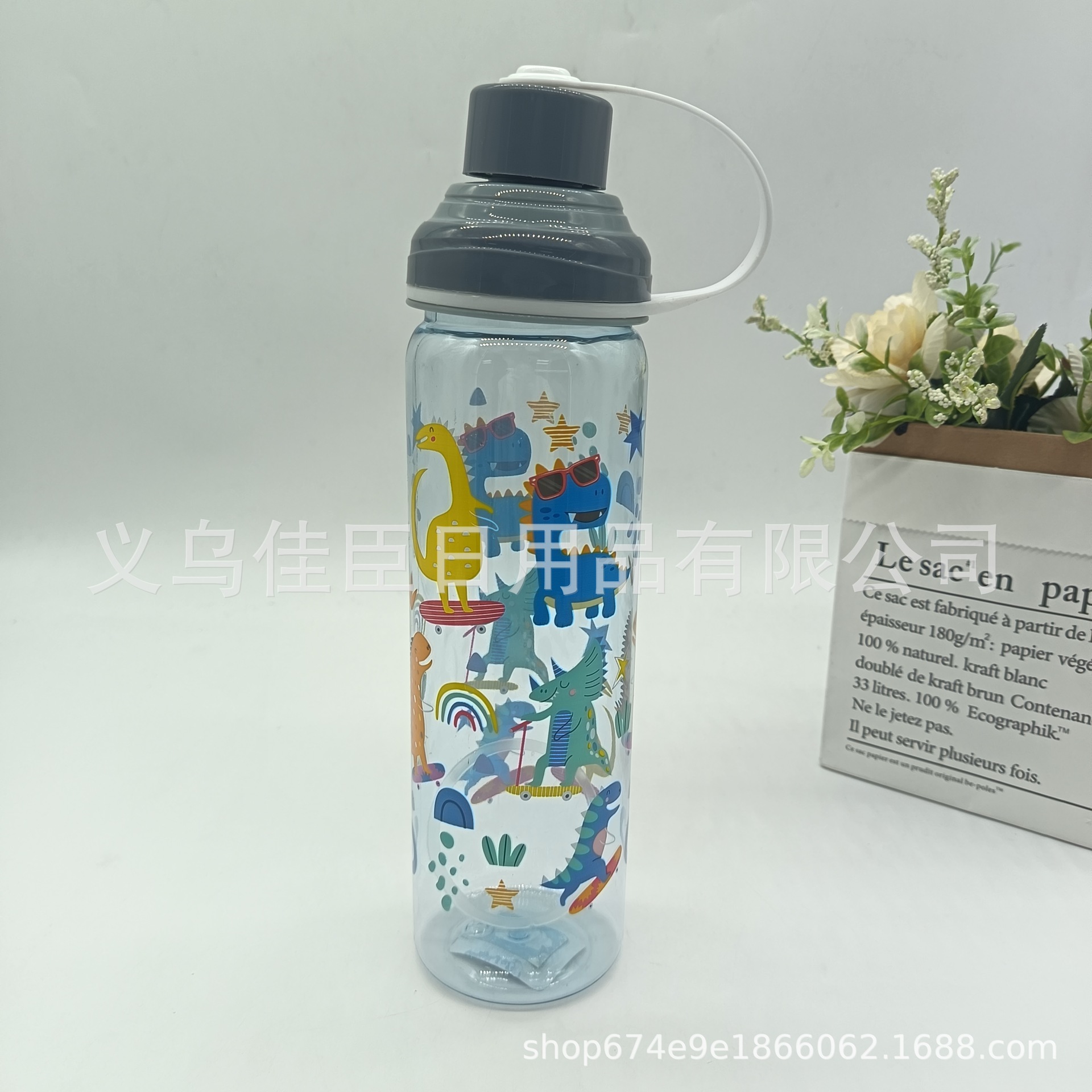 Amazon wholesale summer space cups, large-capacity direct drinking cups, men's and women's drinking cups, small animal pattern sports water bottles Application Scenario