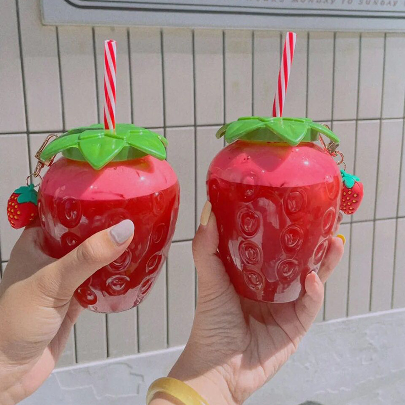 Manufacturers Spot Pet Strawberry Cup Fruit Shape 500Ml Straw Cup Luminous Plastic Pineapple Juice Tea Bottle