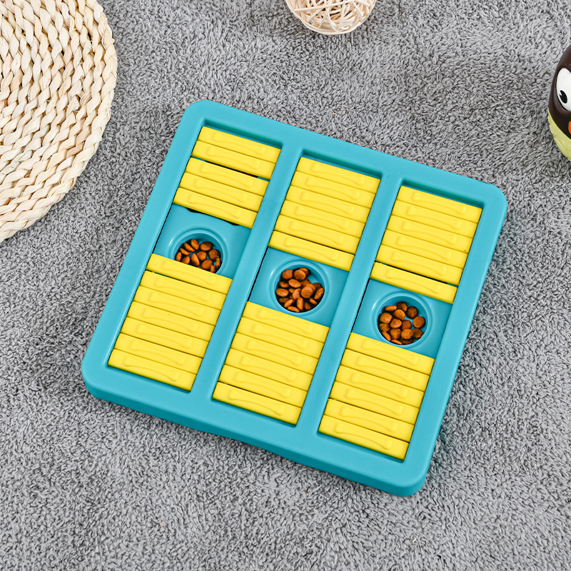 A new type of educational, sniffing, sliding pet food plate toy, a fun and slow-eating dog educational toy Application Scenario