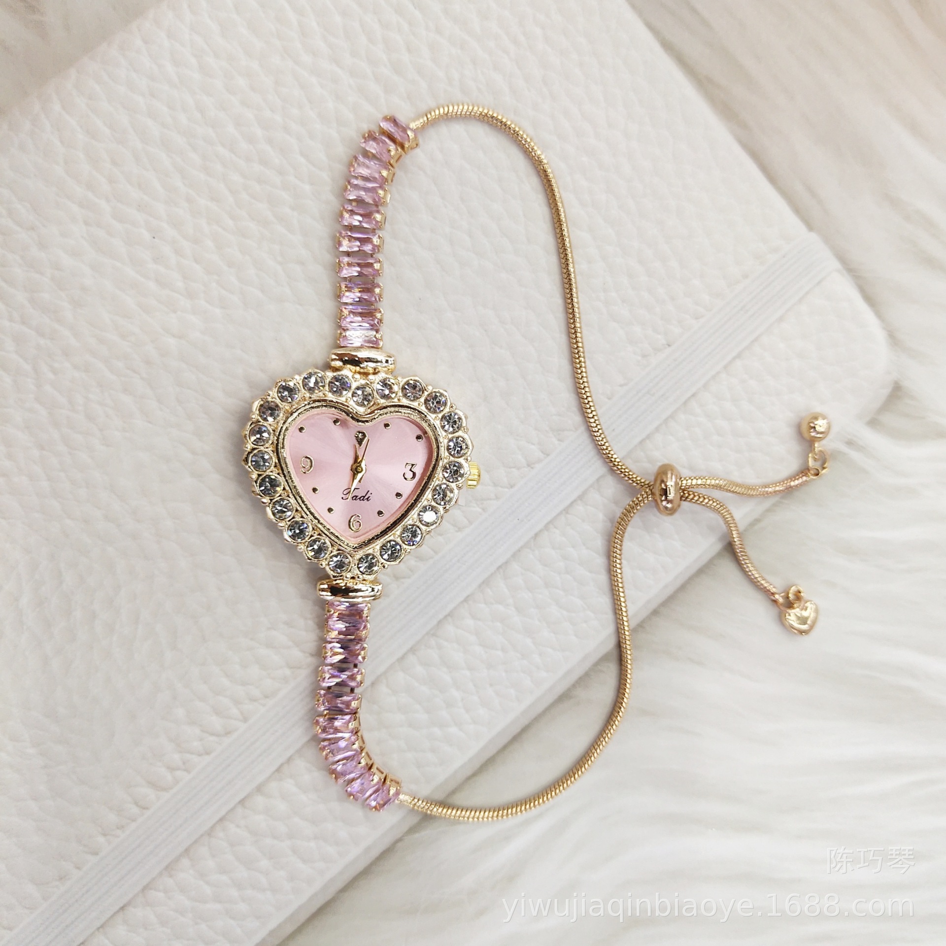 Ladies' pull-out bracelet watch, cross-border heart-shaped Korean version fashionable diamond-encrusted digital watch accessory