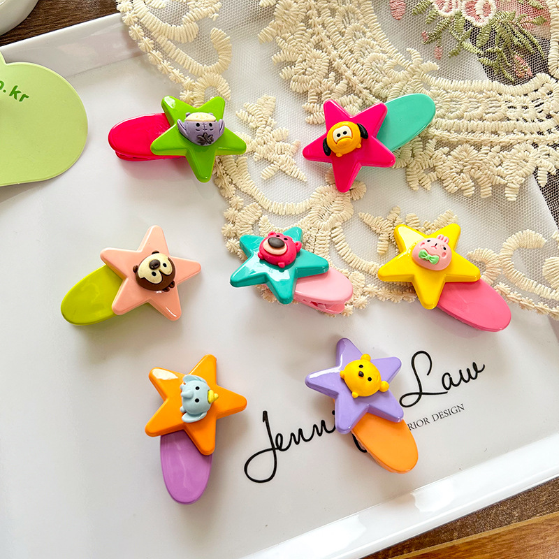 New cartoon cute bear creative five-pointed star duckbill clip, bangs clip, bb clip, children's versatile hair accessory that won't damage hair Application Scenario