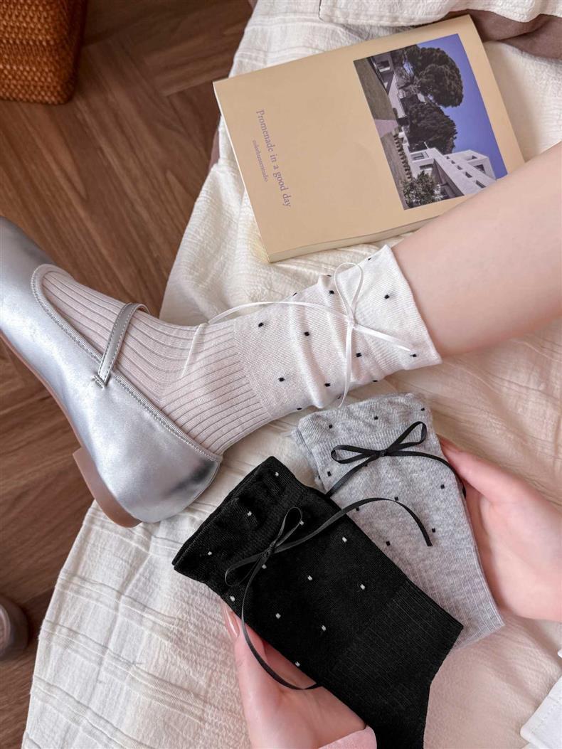 Calcetines stand one piece daihair nuevos calcetines de encaje daihair heap heap calcetines para mujeres estilo de pasarelas de nicho letras medias medias dongdaemun calcetines de moda one piece daihair pic 6