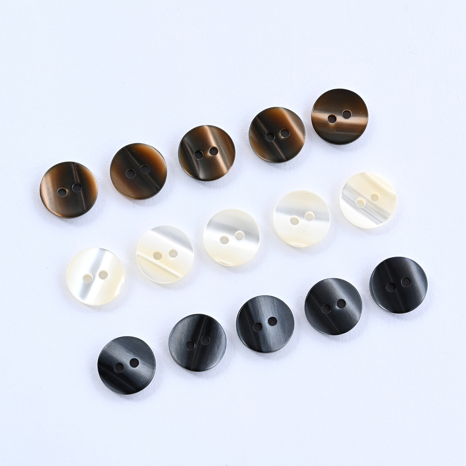 Xiaoxiangfeng suit button round two-eye button, professional suit, shirt button, sweater, pants button, factory wholesale details Picture