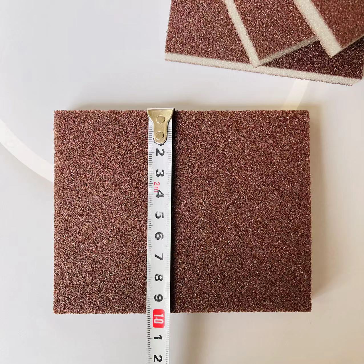 【 Zone 2-8 】 Large thin slices of corundum 560 per box. Corundum sponge for kitchen cleaning, pot and dish washing, cleaning and decontamination, black stains on the bottom of POTS, rust removal, and pot brushing sponge Application Scenario