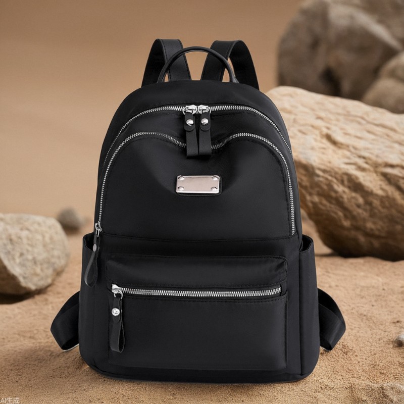 双肩背包实物图