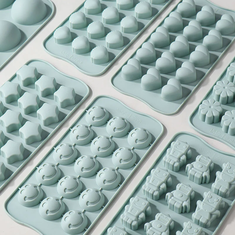 Spot Wholesale 15 Even Smiley Heart Stars Flower Robot Shell Diy Silicone Candy Chocolate Mold