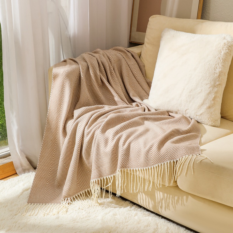 Sofa cover blanket, bed tail cover blanket, woven blanket, air conditioning blanket, shawl blanket, summer cooling blanket, nap blanket, towel wholesale Application Scenario