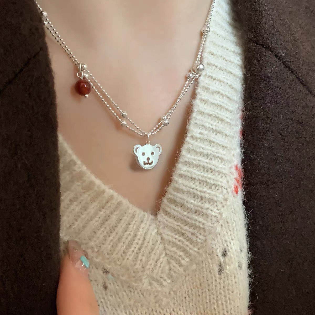The new S925 sterling silver double-layer bear red agate necklace for women is a light luxury Instagram niche collarbone chain with a high-end and elegant style pic 3