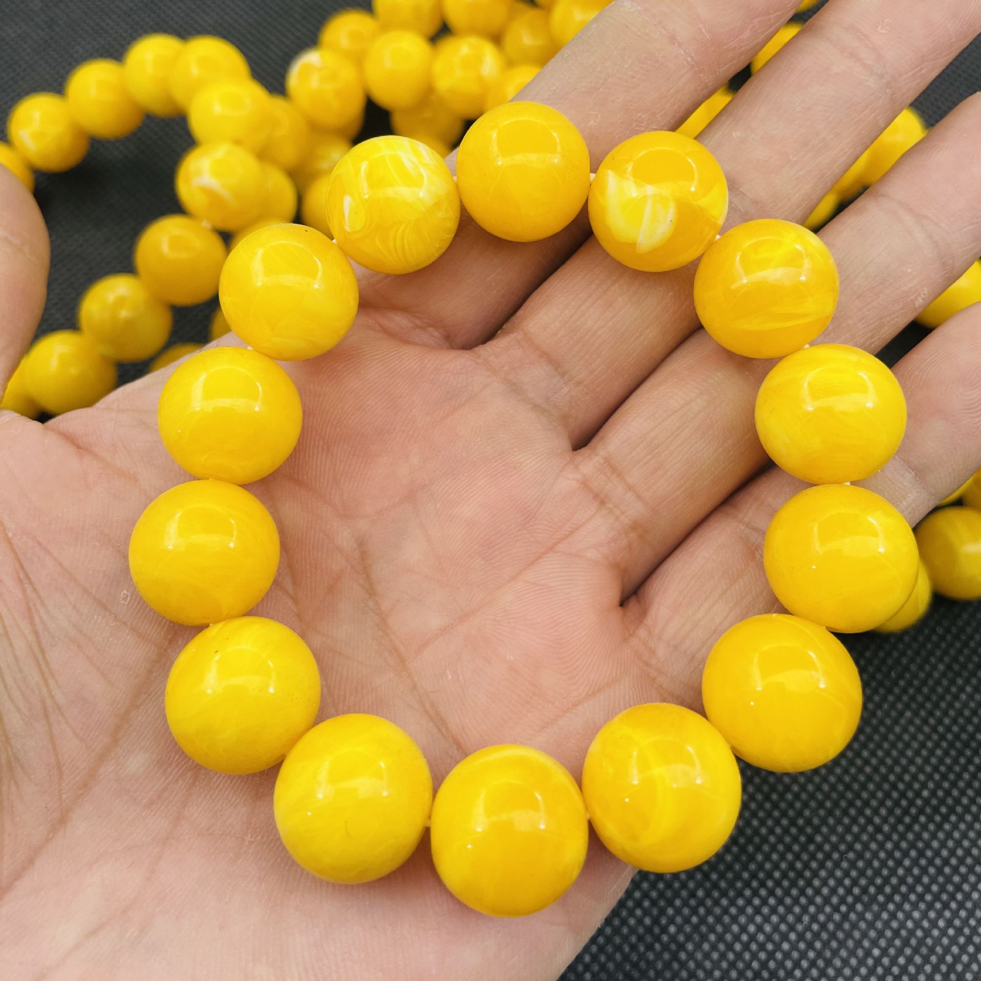 Second-generation amber floating salt water fluorescent bracelet imitating amber, 18mm, men's and women's Buddhist prayer beads bracelet, live-streaming gift bracelet details Picture