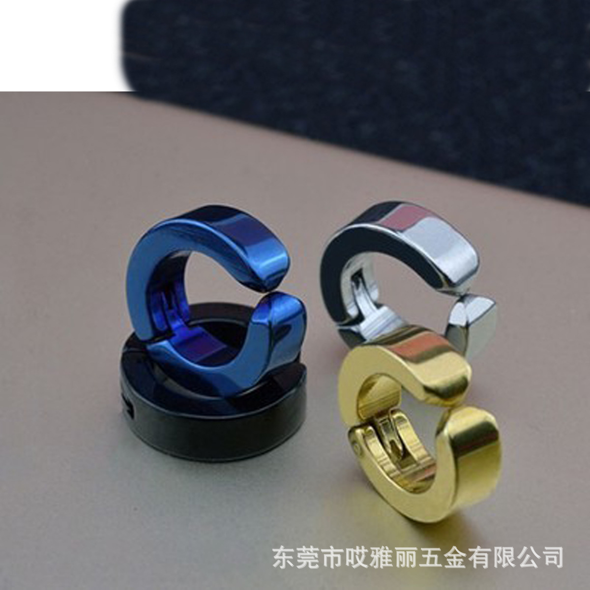 Cross-border Huachen Yu's same style ear clips without ear holes, men's retro false earrings without ear holes, simple ear buckles details Picture