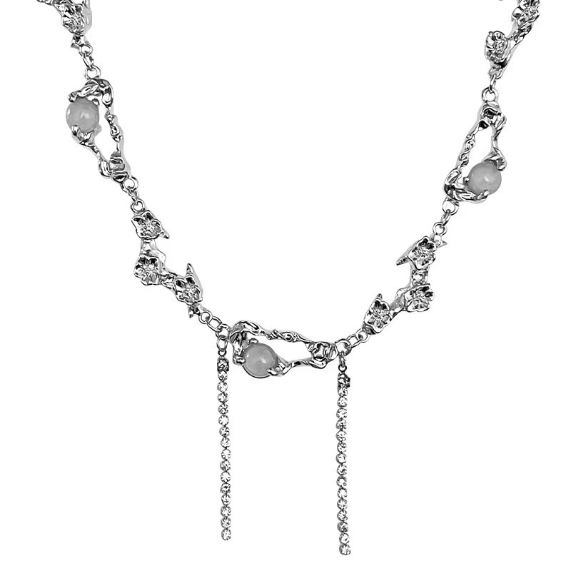 White moonlight diamond chain tassel necklace, irregular pleated flowers, diamond-encrusted collarbone chain, niche design, high-end necklaces Item Picture