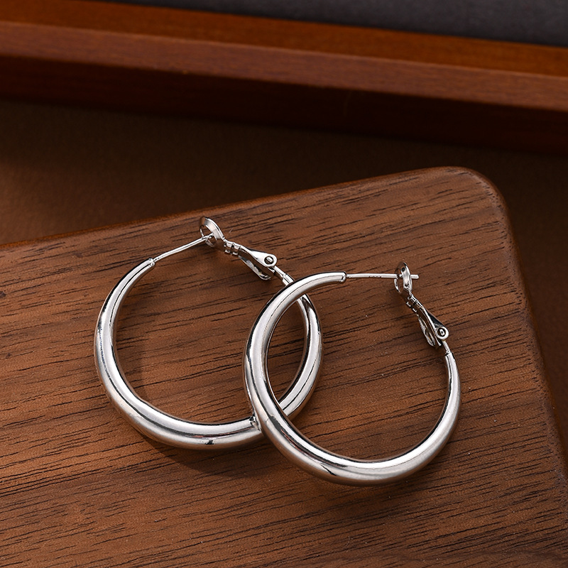 S925 Silver needle European and American exaggerated plain ring earrings, a light luxury and high-end feel, round and square face slimming ear ring, a unique and fashionable ear accessory details Picture