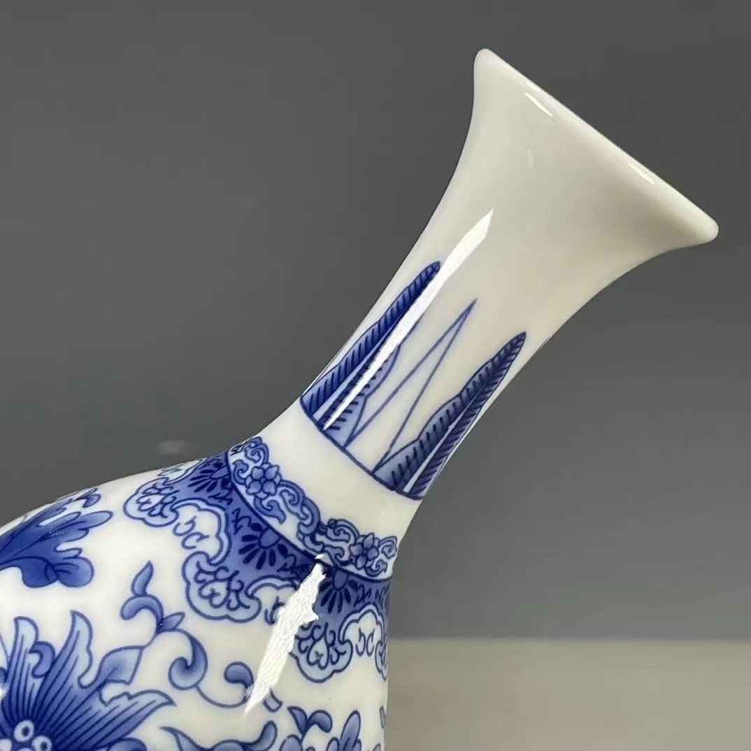 Blue and white porcelain mini vases, ceramic ornaments, Chinese-style vases, Jingdezhen vase wholesale, ceramic gourd small flower vases Specification image