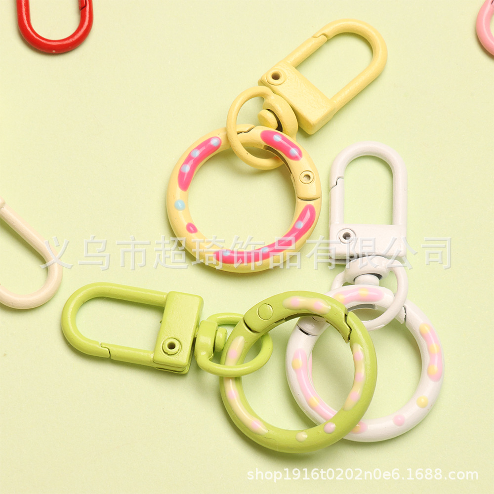 Candy-colored lacquered door latch with doughnut spring buckle, diy key chain, bag, doll pendant, mobile phone chain Application Scenario