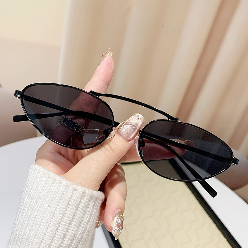 New fashionable single-beam metal sunglasses for cross-border foreign trade, European and American cat-eye shaped decorative sunglasses, female Internet celebrities and hot girls Application Scenario