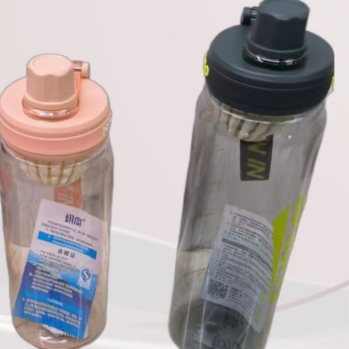 New large-capacity sports water cup, plastic cup, portable water bottle for summer students, adults and office workers Specification drawing