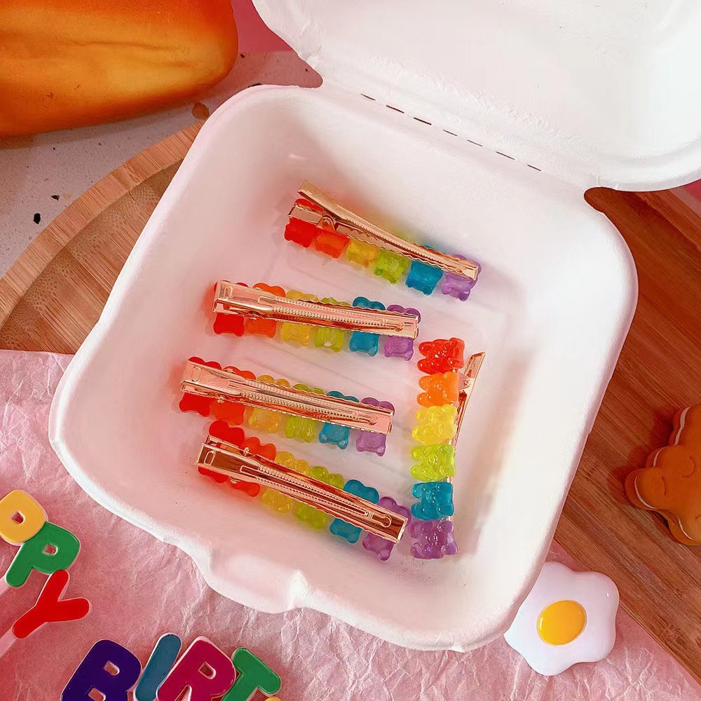 Korean version of ins girl's candy-colored rainbow gummy bear hair clips, colorful jelly hair clips, fringe clips and headwear Application Scenario
