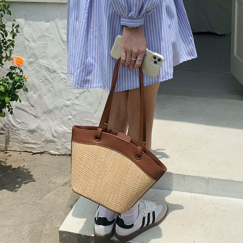 French retro straw woven bag, women's vacation beach style, casual and fashionable, versatile vegetable basket single-shoulder bag, fashionable woven bag Item Picture