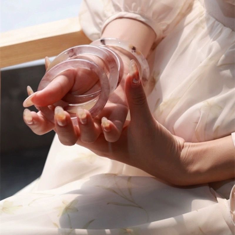 Raspberry sparkling water bracelet, glass imitation jade, Chinese style round bar 8mm beauty bar jingle bracelet, ice-transparent Hanfu to match. Application Scenario