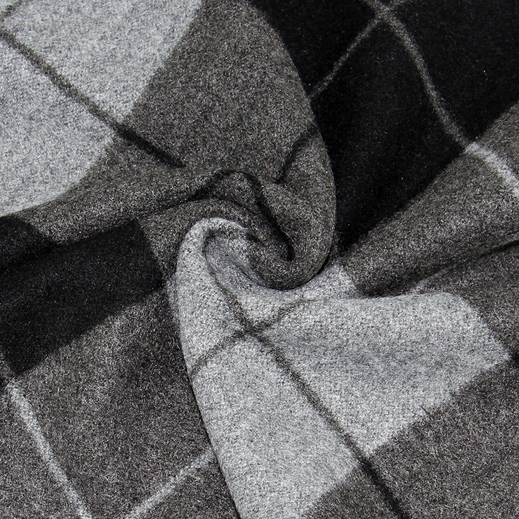 New Men's Scarf Wool Blend Winter Warm Scarf Men's Casual Plaid Scarf Manufacturers Spot Custom Application Scenario