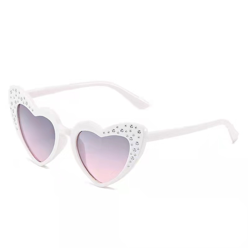 New children's heart-shaped sunglasses, fashionable diamond-encrusted heart children's sunglasses, personalized diamond-encrusted heart children's sunglasses Specification image