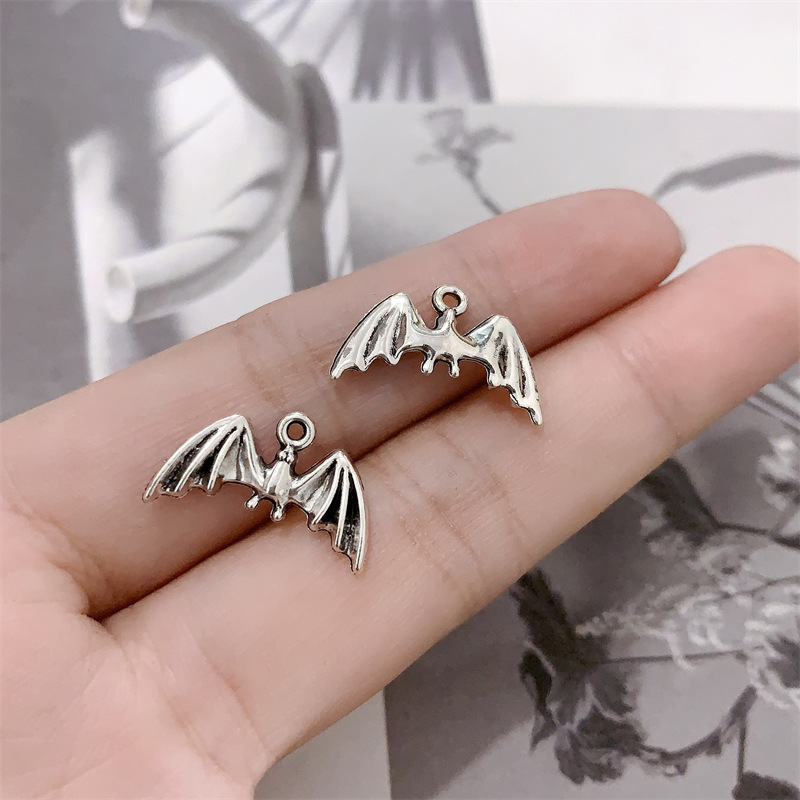 DIY zinc alloy jewelry accessories, bat pendants, Halloween earrings, necklaces, bracelets, beads, keychains, pendants Application Scenario