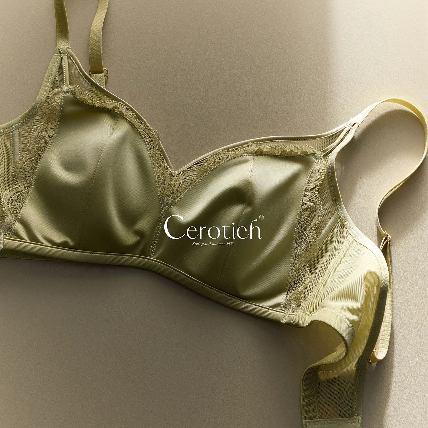Cerotich French lace satin rabbit ear underwear for women, large breasts make smaller, soft steel rims make slimmer, silk bra Application Scenario
