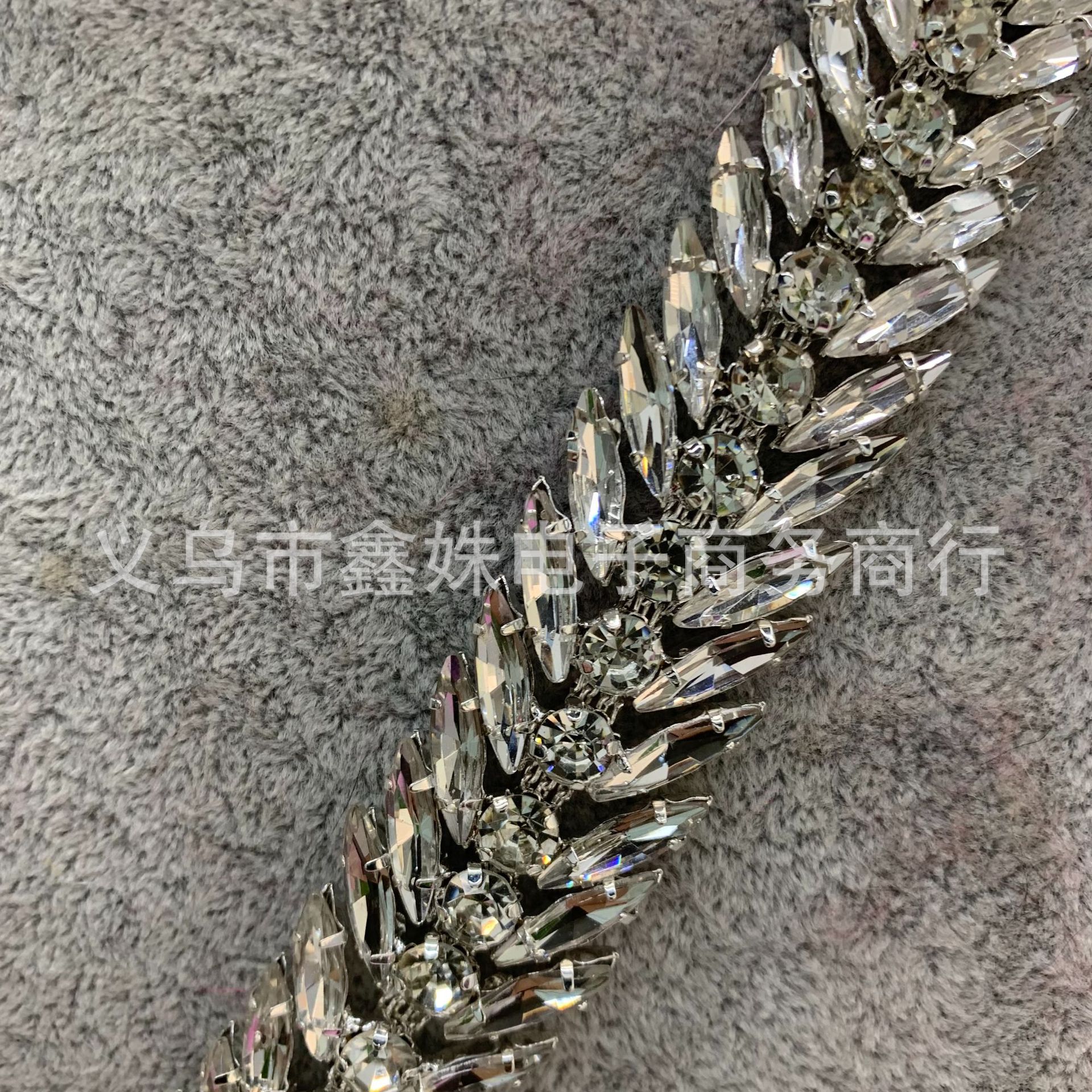 Venta caliente todo tipo de garra cadena 4*15 ojo de caballo doble fila extravagante cadena de perforación ropa tocado decoración accesorios Specification image