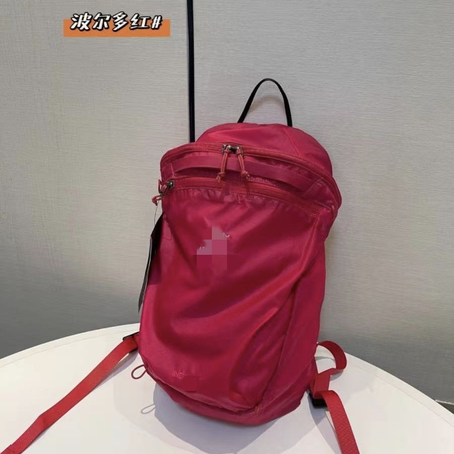 The chicken skeleton backpack heliad15L is a lightweight outdoor hiking backpack for both men and women, and a portable waterproof bag for casual hiking Specification image