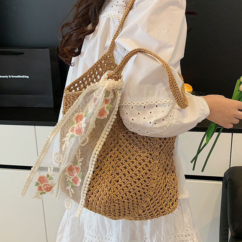 This spring and summer, the best-selling items are the artistic and fresh hollowed-out woven tote bag and the large-capacity single-shoulder bag with a casual vacation style Application Scenario