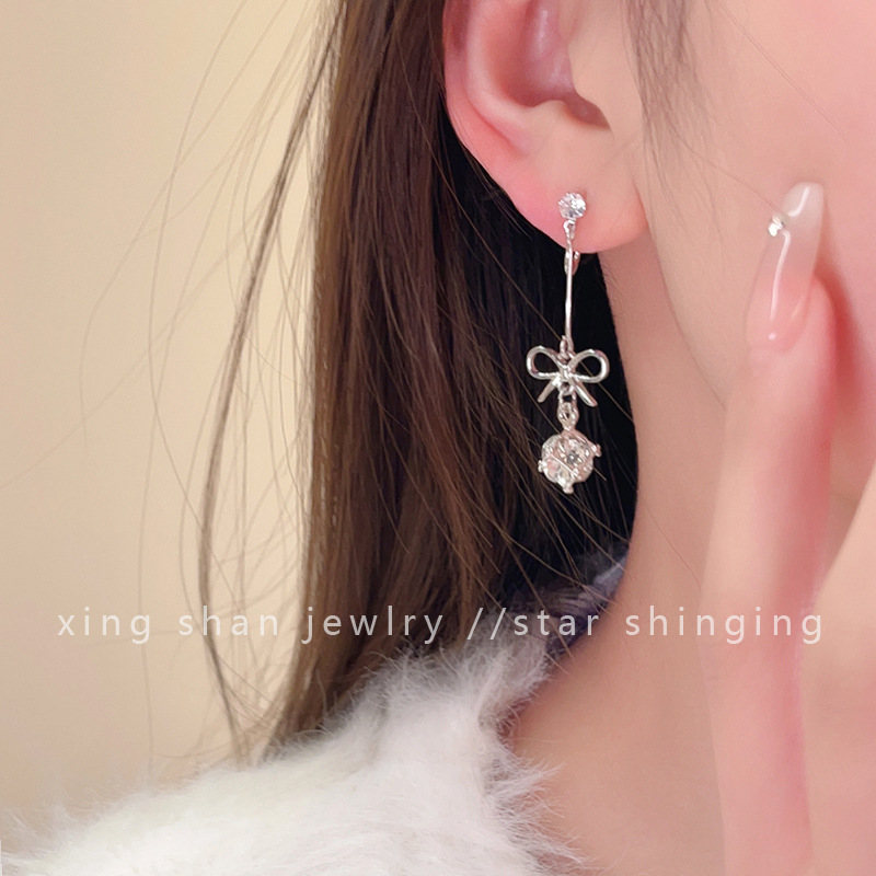 "Bow Girl" French sweet ballet-style long tassel ear clips without ear holes, a niche and high-end earpiece Application Scenario
