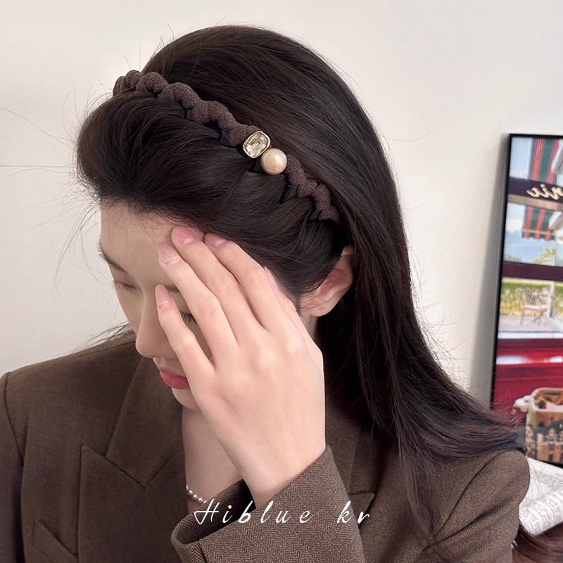 Pearl high top headband with teeth and anti-slip headwear for women's autumn and winter 2024 new style, high-end daily wear headband for women Application Scenario