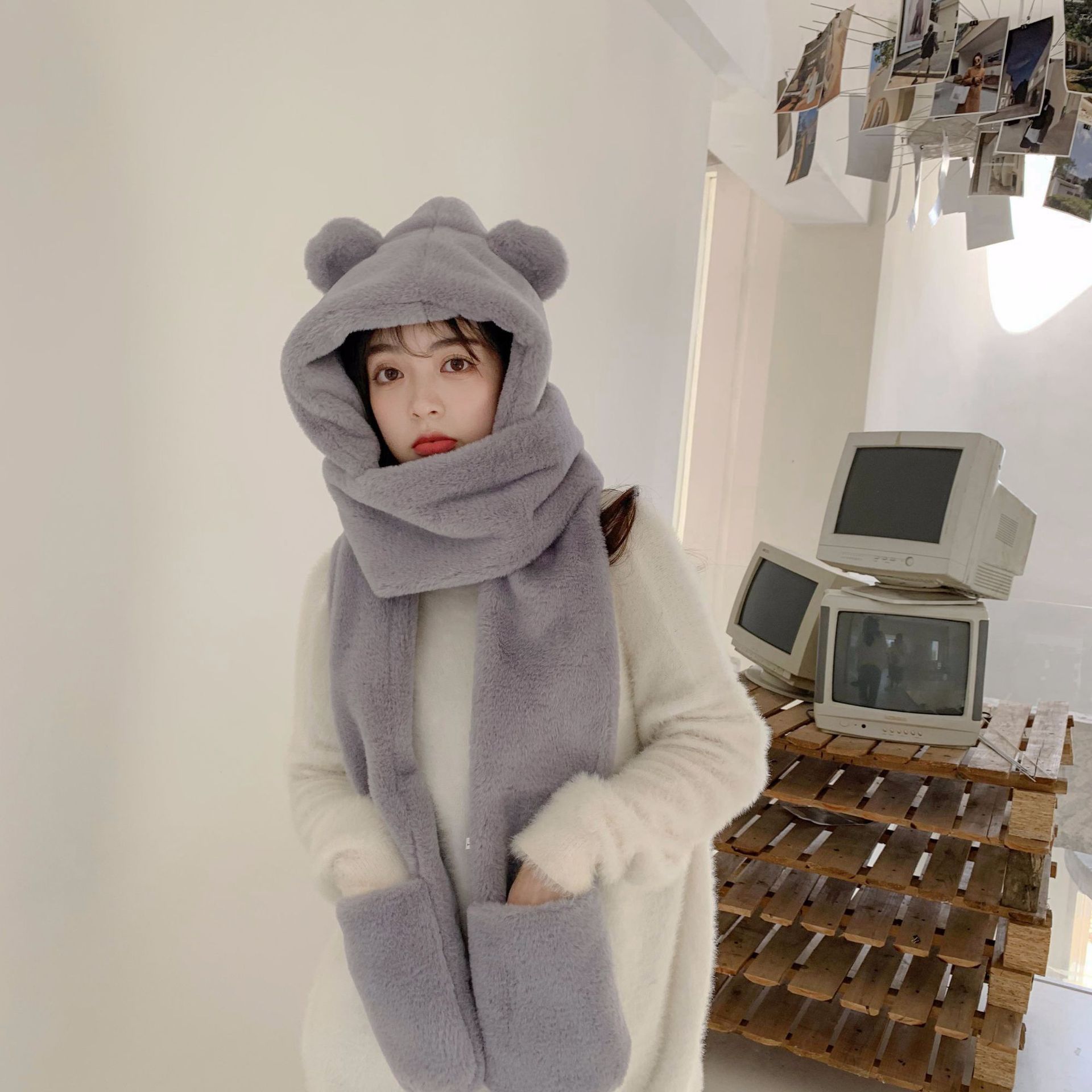 A three-piece set of carefully woven bear ears, scarf, hat and gloves, cross-border autumn and winter warm knitted parent-child scarf for ladies Application Scenario