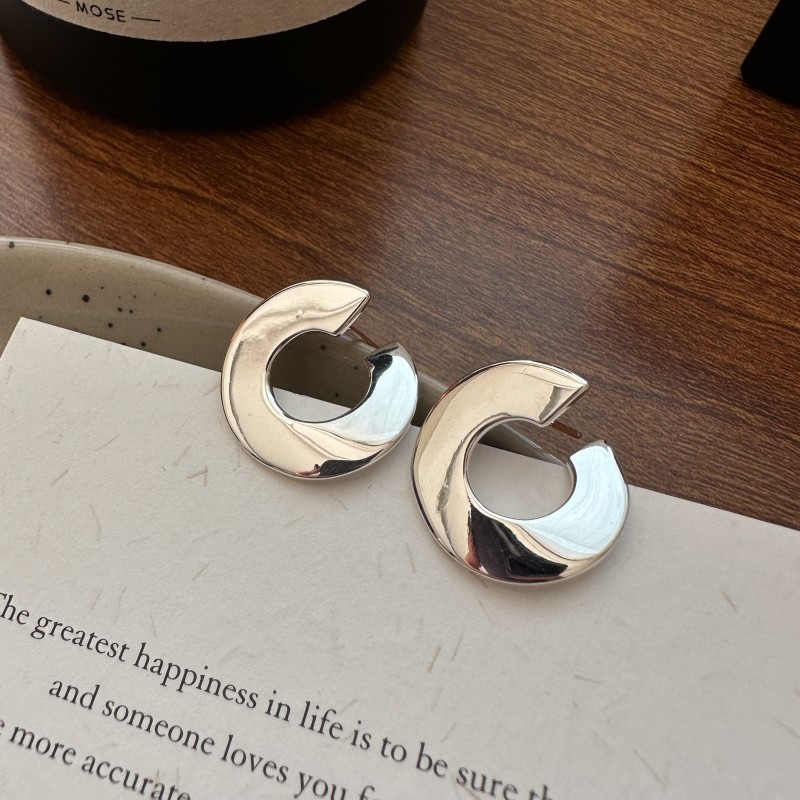 S925 sterling silver Korean version, niche design, photosensitive surface texture, Korean-style earrings, simple and individual Korean-style earrings and stud earrings