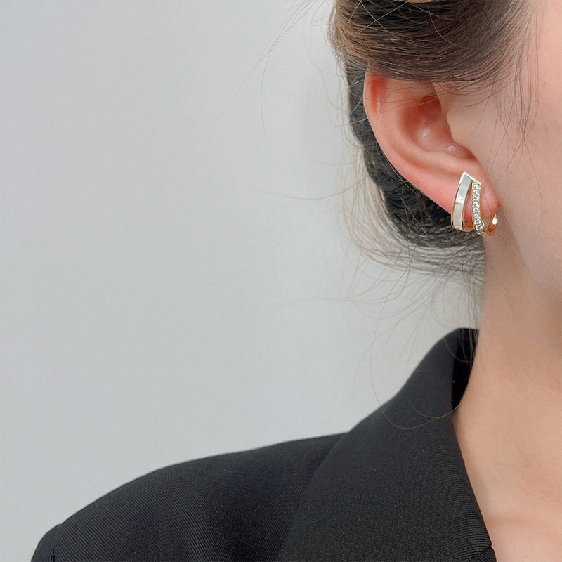 Obi new shell zircon high-grade sense earrings wholesale fashion women's earrings S925 silver needle temperament niche design Application Scenario