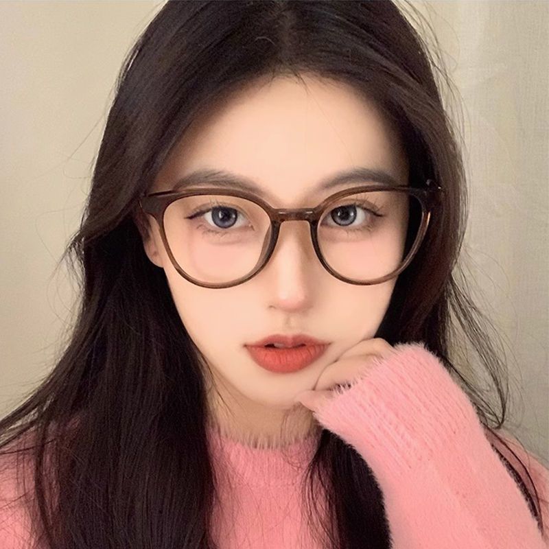 Wholesale of ultra-light large-frame, plain-faced myopia glasses frame for women, high-definition anti-blue light flat glasses without prescription Application Scenario