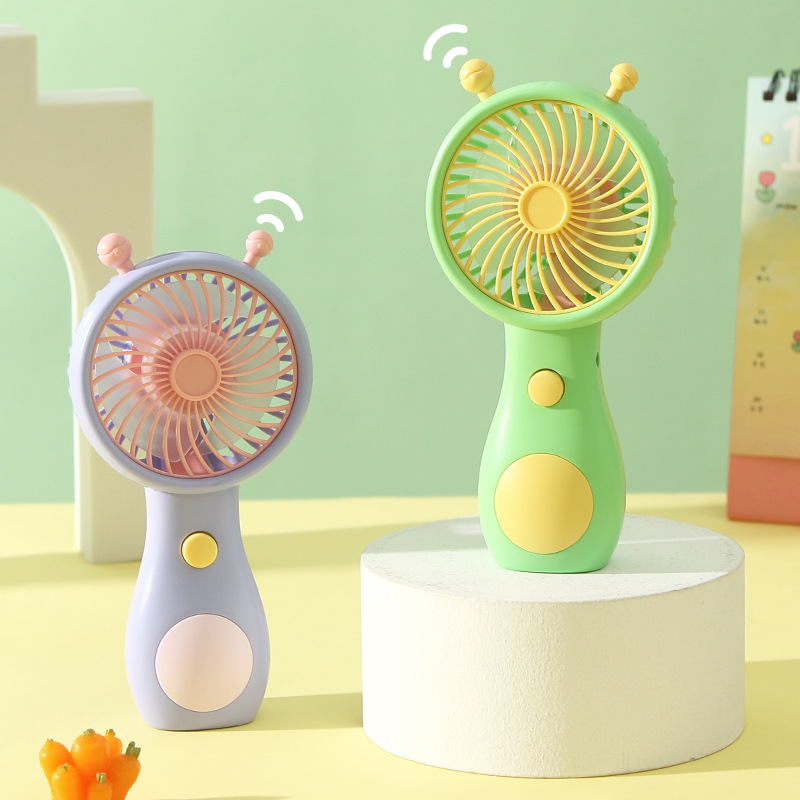 Holding a small snail fan Specification image