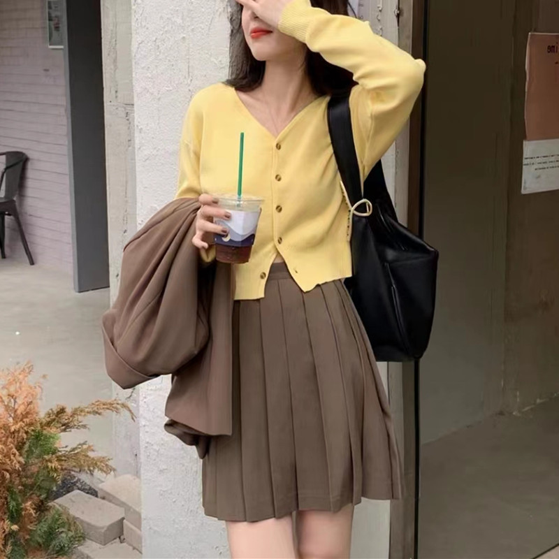 2022 Early Autumn new Korean-style slimming V-neck knitted cardigan women's fashionable and simple solid-color sweater coat details Picture