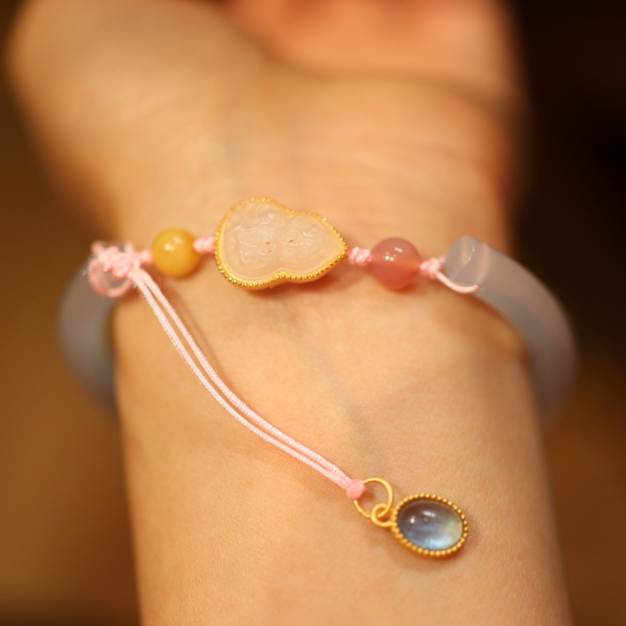 Natural white chalcedony half bracelet, white jade hollowed-out gourd aquamarine pendant bracelet, women's retro hand-woven Application Scenario