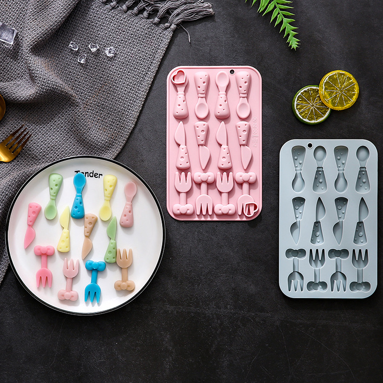 Stock 12 Even Knife And Fork Molding Silicone Mold Chocolate Cake Mold Baking Tools Drop Glue Wax Bottle Sugar Mold Specification drawing