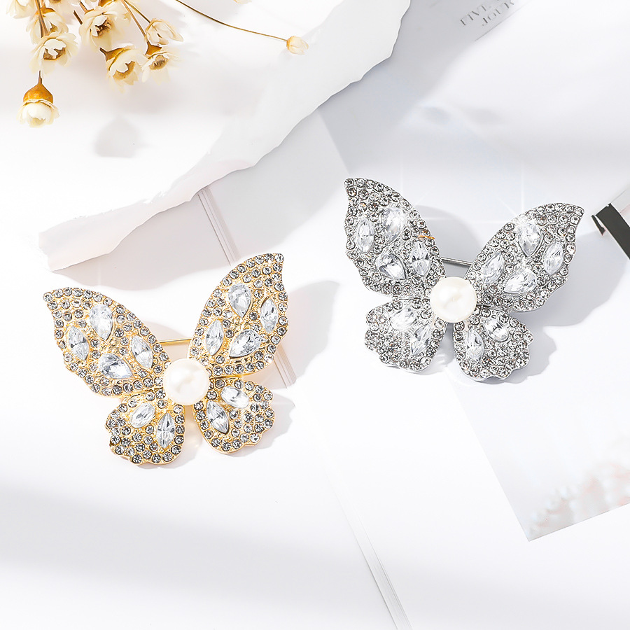 Luxury Atmospheric Corsage Delicate Diamond Crystal Butterfly Brooch Women Pearl Accessories Dress Insect Pin Women