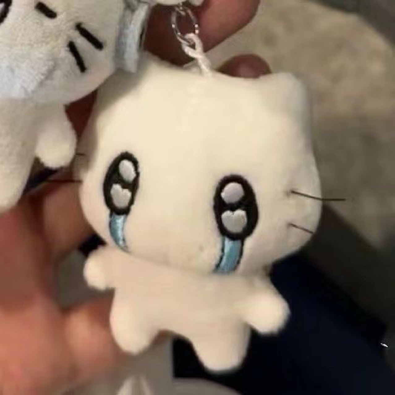 Cute headphone cat doll pendant, cartoon healing keychain, plush Little Red book-style doll schoolbag hanging decoration Specification image