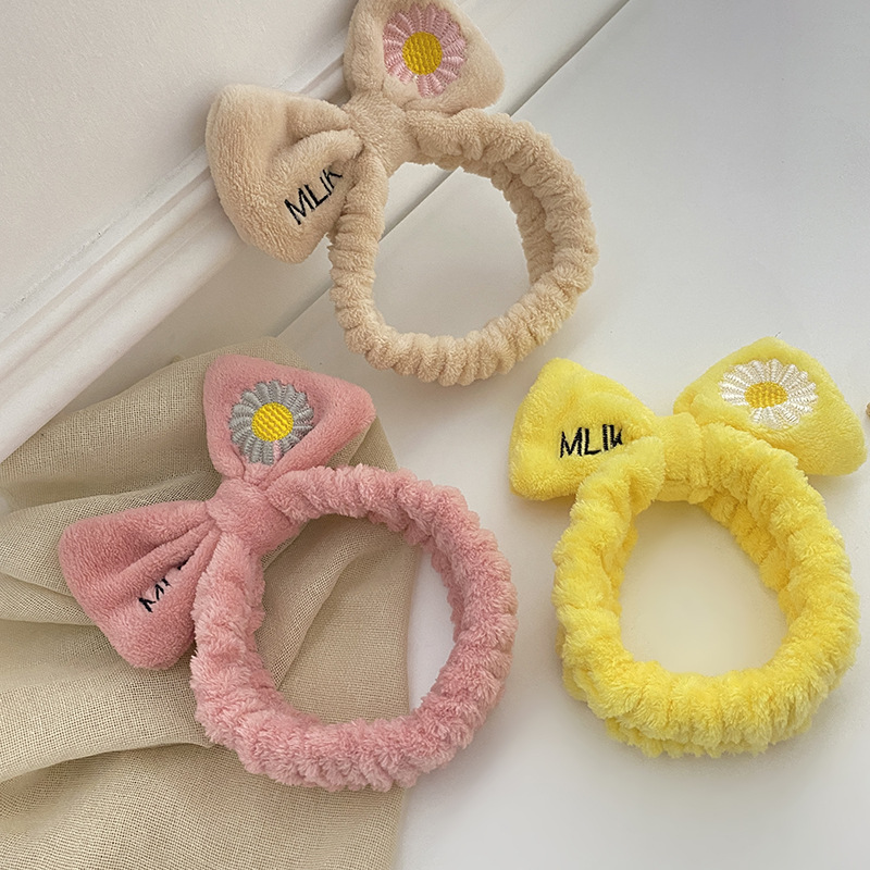 Japanese And Korean Internet Red Sweet And Cute Mlik Daisy Bow Headband Girl Makeup Face Wash Headband Plush Headband details Picture