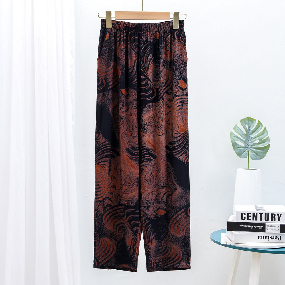 For middle-aged and elderly people, there are loose and casual large-sized cotton silk trousers. For old ladies, they can be worn outside. For mothers, there are thin artificial cotton silk trousers in summer Application Scenario