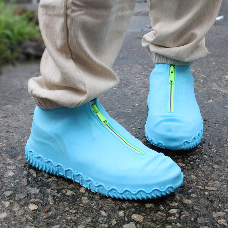 防雨鞋套实物图