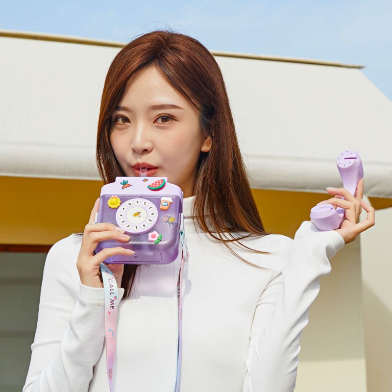 Creative cups, e-commerce influencer cups, plastic straw cups, juice cold drinks, telephones, mobile phone cups, female students, outdoor trips Application Scenario