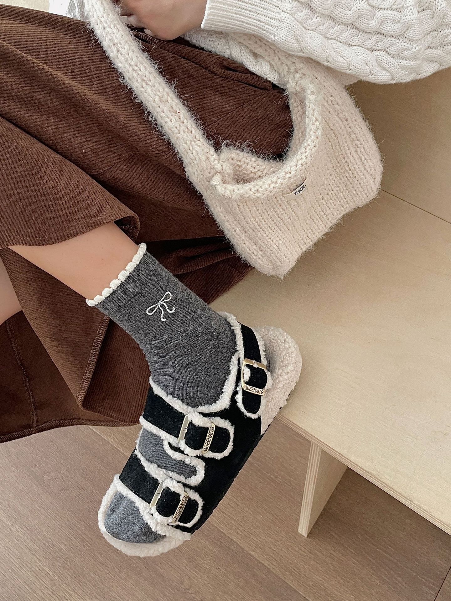 One-piece consignment of socks from the street stall: ballet-style lace embroidery bow socks, combed cotton Japanese-style miu style white mid-calf socks, grey pile socks pic 25